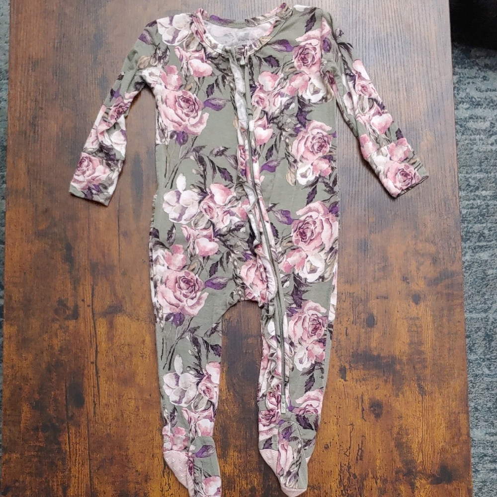 EUC Posh Peanut 9-12mo footed Zippy Green Floral print with ruffles